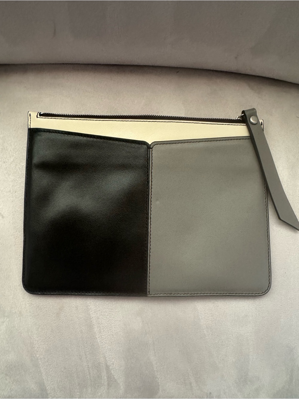 Women’s Colorblock Leather Zip Pouch  - Black & Gray